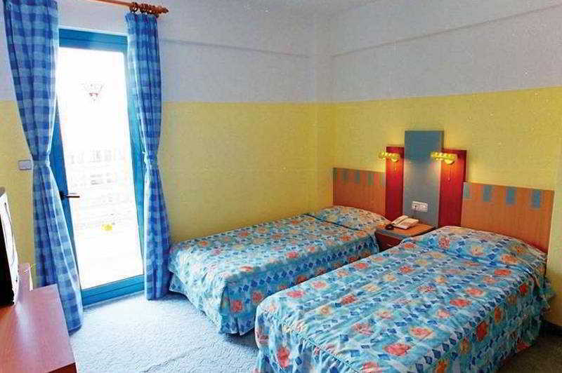 Uslan Hotel Кушадасъ Екстериор снимка